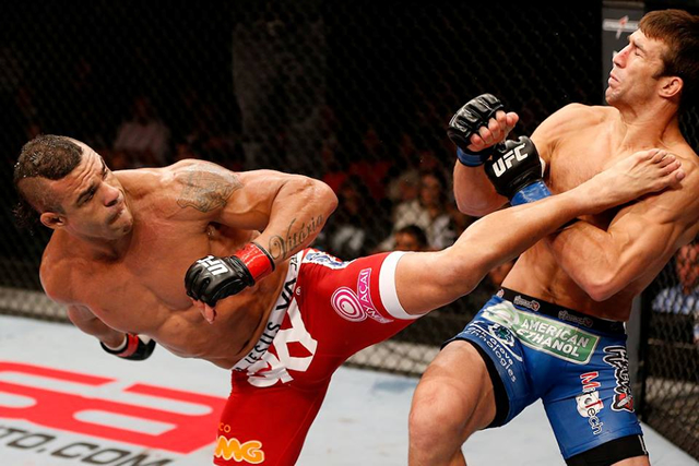 Vitor Belfort acerta Luke Rockhold - Foto UFC